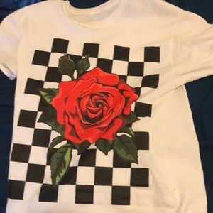 I’m selling a rose shirt ,it’s really comfortable,and it fits really well